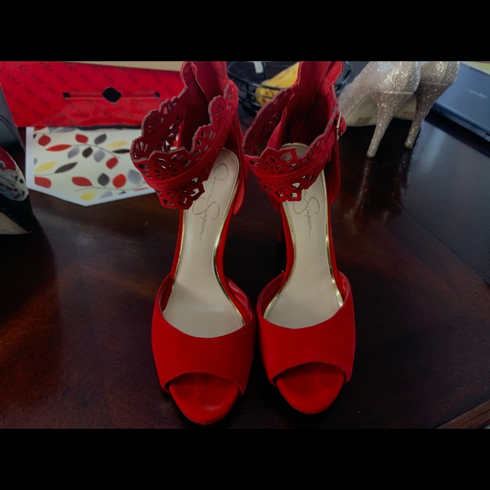 JESSICA SIMPSON RED HEELS!